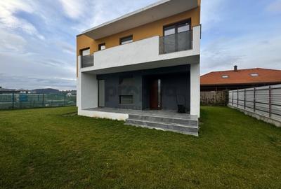 Casa de vanzare | 5 camere • 3 bai • 415 mp teren | Harman - 1
