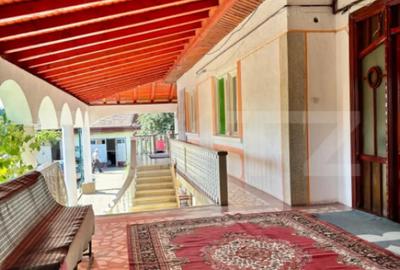 Casă cu 8 camere cu Teren 2235 Mp în Central - 4