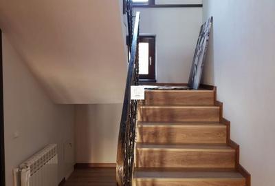 Casă cu 3 camere cu Teren 3070 Mp în Central - 10