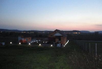 Casă cu 8 camere cu Teren 1290000 Mp în Central - 4