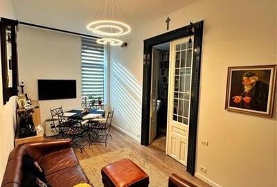 Apartament cu 3 camere semidecomandat, mobilat în Ultracentral