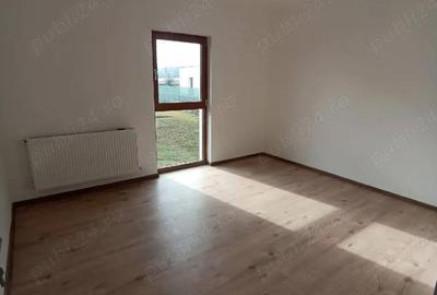 Casă cu Teren 440 Mp în Central - 1