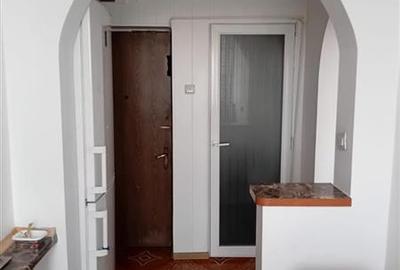 Apartament cu 3 camere semidecomandat, mobilat în Titan - 2