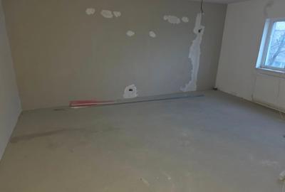 Apartament cu 3 camere decomandat în Est - 1