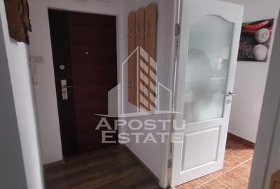 Apartament cu 3 camere, 2balcoane,2 bai, complex, centrala proprie,AC - 10