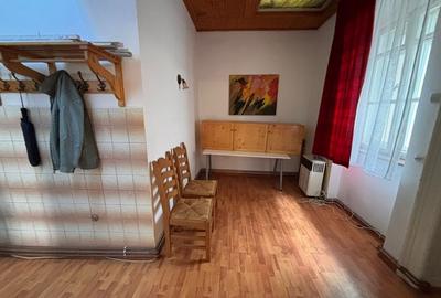 Apartament 3,5 camere,100mp, etaj 1-strada Postavarului - 7