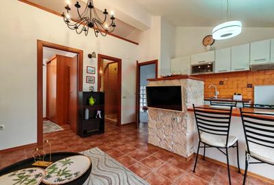 Apartament cu 2 camere semidecomandat, mobilat în Faleza Nord