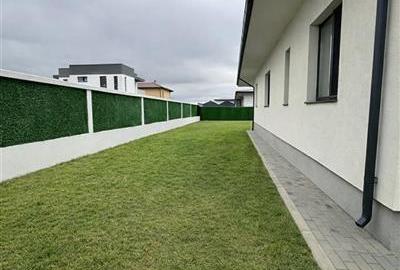 Casă individuală cu 3 camere cu Canalizare în Exterior Est - 20