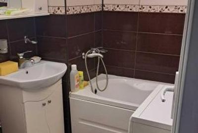 Garsonieră decomandată, mobilată în Far - 6