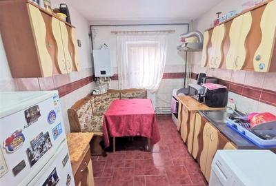 Apartament 2 camere, semimobilat, etaj 3 din 4, zona Piata Sud - 1