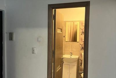 Garsonieră decomandată în Calea București