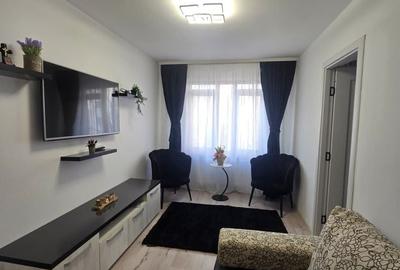 Apartament cu 3 camere semidecomandat, mobilat în Tomis Nord