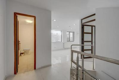 Casă cu 3 camere cu Canalizare în Drumul Taberei - 3