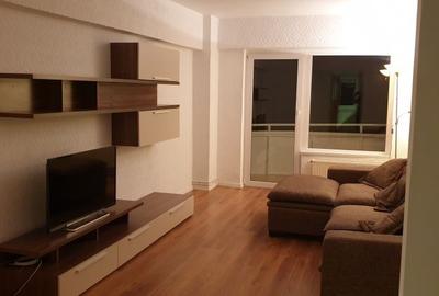Apartament cu 3 camere decomandat în Centrul Civic - 1