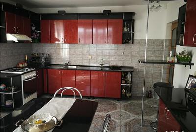 Casă cu 14 camere cu Teren 2500 Mp în Viișoara - 2