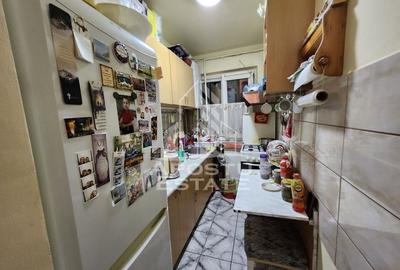 Apartament cu 4 camere, centrala proprie, etaj intermediar, zona Dacia - 3