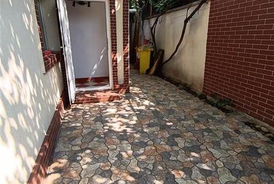 Casă individuală cu 5 camere cu Canalizare în Central - 1