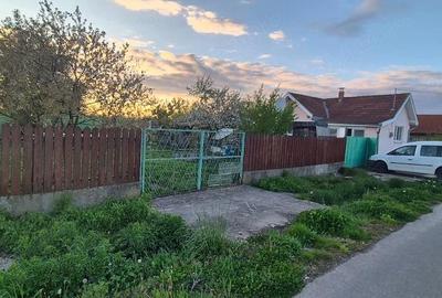 Casă cu 3 camere cu Teren 1900 Mp în Central - 1