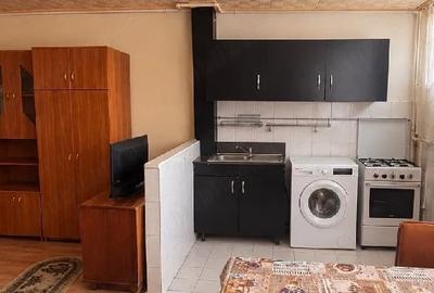 Garsonieră decomandată în Central