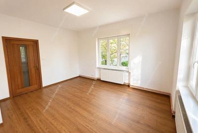 Apartament cu 3 camere decomandat în Punctele Cardinale