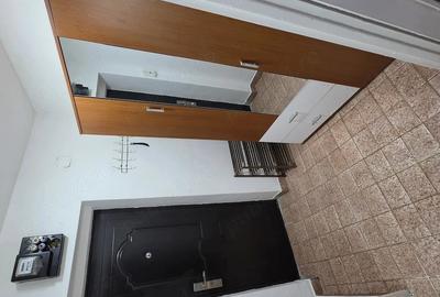 Garsonieră decomandată în Far