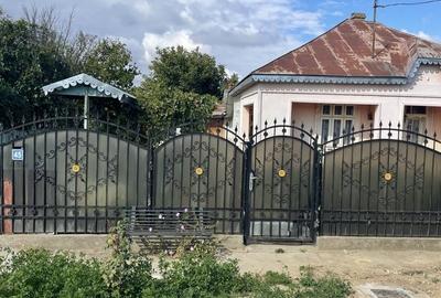 Casă cu 4 camere cu Teren 2820 Mp în Central