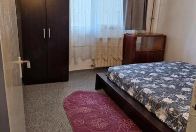 Apartament cu 2 camere semidecomandat în Craiovița Nouă