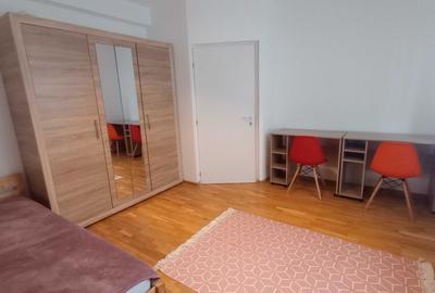 Apartament cu 3 camere decomandat în Europa