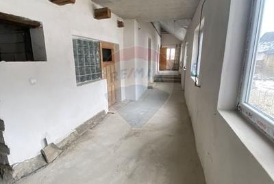 Casă cu 4 camere cu Teren 2810 Mp în Chirpăr - 4