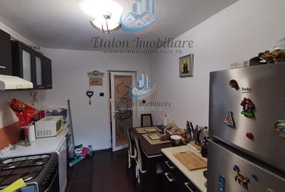 Apartament cu 4 camere decomandat în Periferie - 2