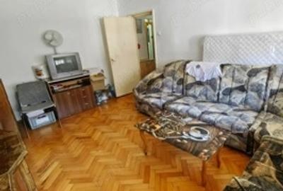 Apartament cu 3 camere decomandat , etaj 1 , zona  Cetate - 2
