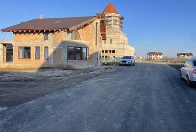 Teren de 450 mp, în Zăvoi - 8