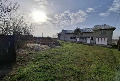 Casa cu teren de vanzare, Comuna Perie?i jude?ul Olt 45.000 negociabil. - 2
