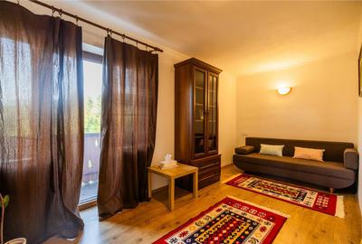 Casă cu 10 camere cu Teren 1742 Mp în Zărnești - 2