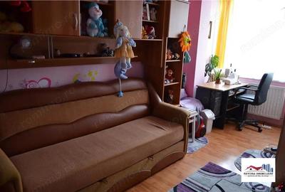 Apartament cu 3 camere decomandat în Dâmbu Pietros - 4