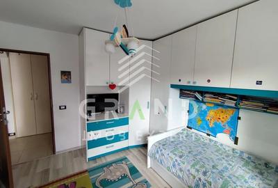 Grigorescu: chirie apartament 2 camere + balcon-etaj intermediar, zona linistita