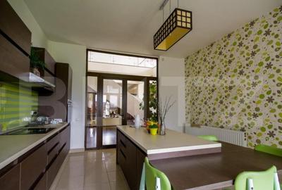 Casă cu 5 camere cu Teren 850 Mp în Central - 2