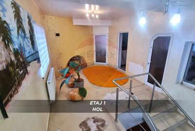 Casă cu 10 camere cu Teren 750 Mp în Central - 48