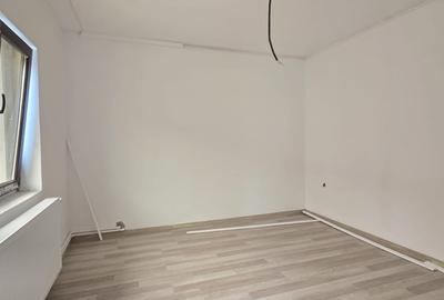 Casă cu 5 camere cu Canalizare în CET - 5