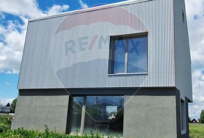 Casa / Vila - 132,5 mp  , teren - 264 mp  / zona Carcea - 28