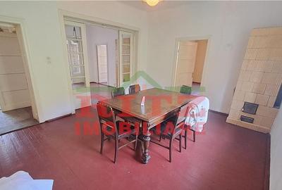 Casa/Vila garaj S= 185 mp, teren 416 mp, pretabila clini - 14