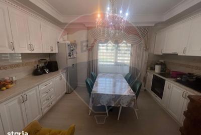 Casă cu 6 camere cu Teren 1615 Mp în Central - 9