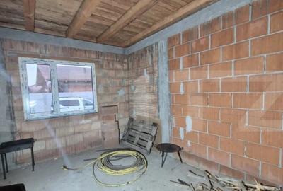 Casă cu 4 camere cu Teren 400 Mp în Vetiș - 5