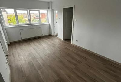 De vanzare apartament cu 2 camere etaj 4 ,zona Bulevard Mihai Viteazu . - 2