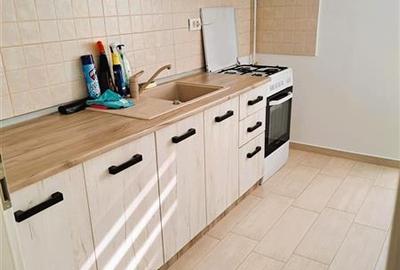 Apartament 2 camere, etaj 2, mobilat si utilat . Zona Tractorul - 1