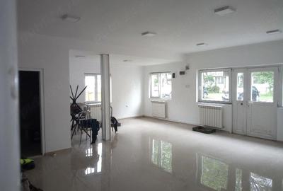Spațiu comercial, de 130 mp, în Central - 3