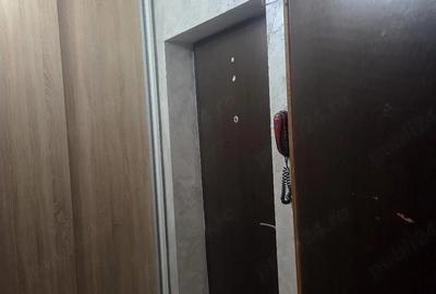 Garsonieră semidecomandată în Apărătorii Patriei