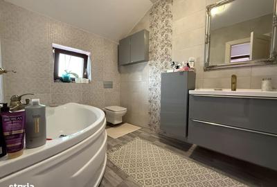 Casă cu 6 camere cu Teren 450 Mp în Central