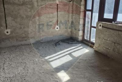 Casă cu 5 camere cu Teren 200 Mp în Poiana - 12