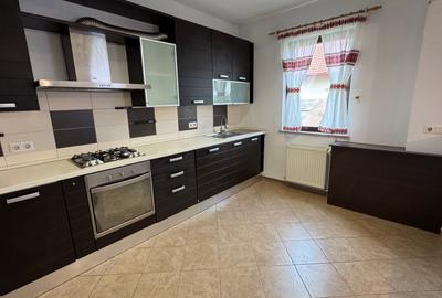 3 camere cu garaj, mobilat utilat - 10